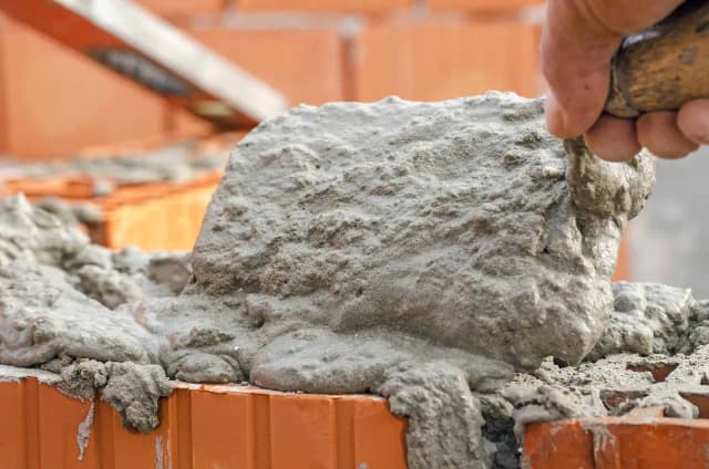 Jak zrobić gotową zaprawę betonową - proste kroki i porady