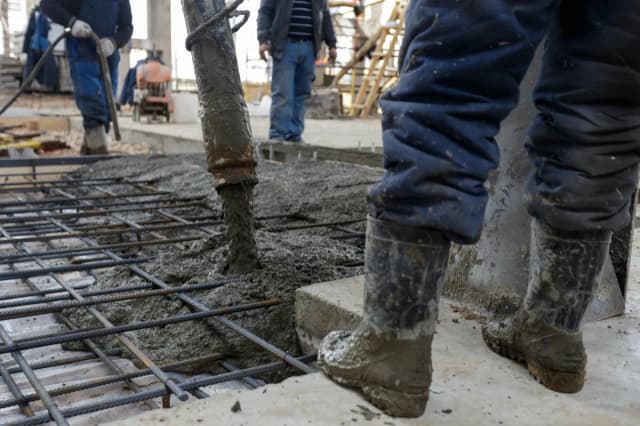 Ile kosztuje beton B25? Sprawdź ceny i ukryte koszty zakupu Ile kosztuje beton B25? Sprawdź ceny i ukryte koszty zakupu